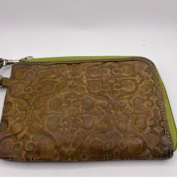 Fossil Brown/Green Wristlet Wallet pebbled leather. Pre-owned. - Picture 3 of 4